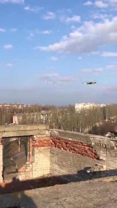 ru pov: Pair of Russian Su-25 jets over Donetsk
