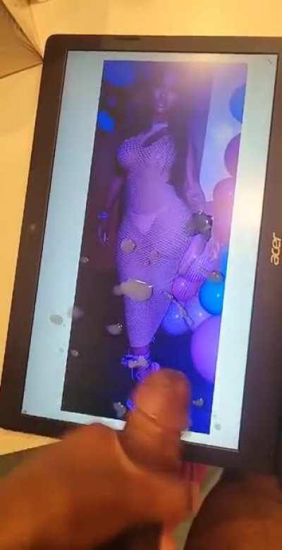 Ari definitely grew on me. I love when girls do this pose, it's so nutty. 🍆💦😩