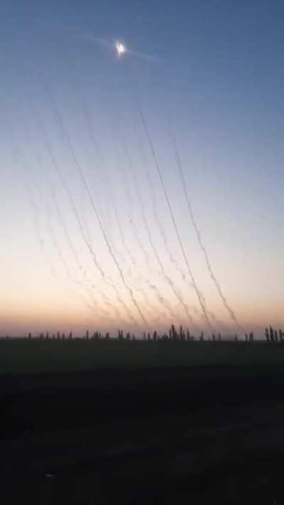 Massed Ukrainian HIMARS barrage launched against Russian installations - Unknown Location