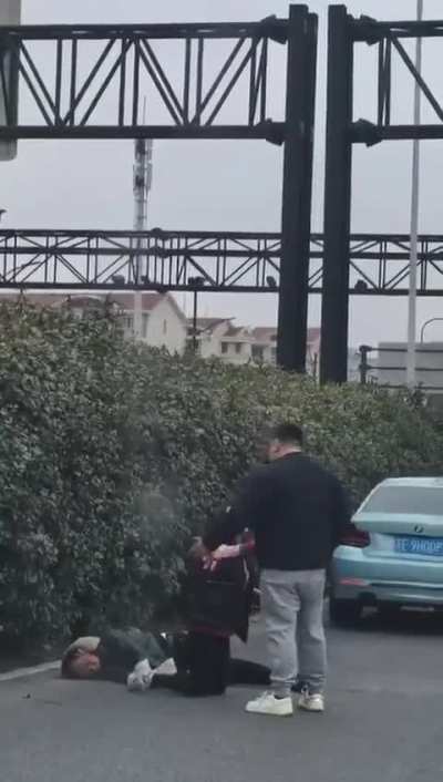 Savage road rage fight in China