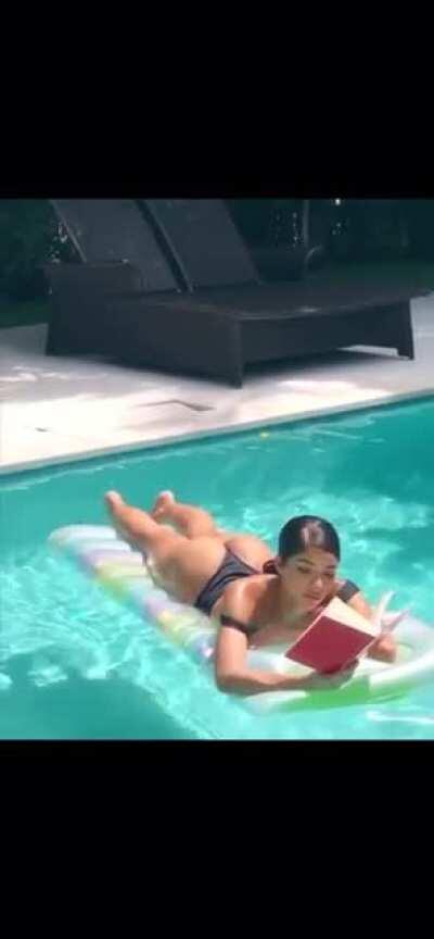 Idgaf what anyone says, her ass is still amazing