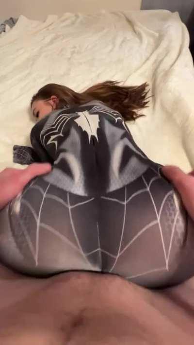 Shoot your web in my pussy