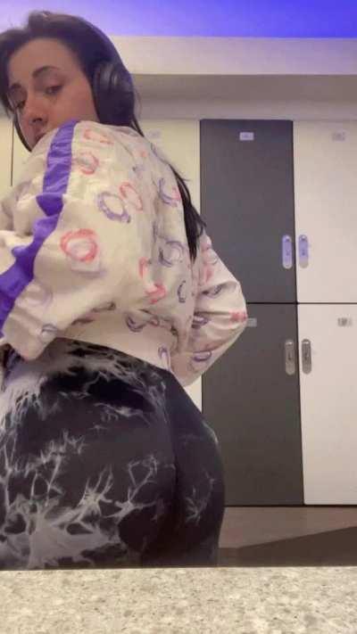 these leggings hug me in alll the right places