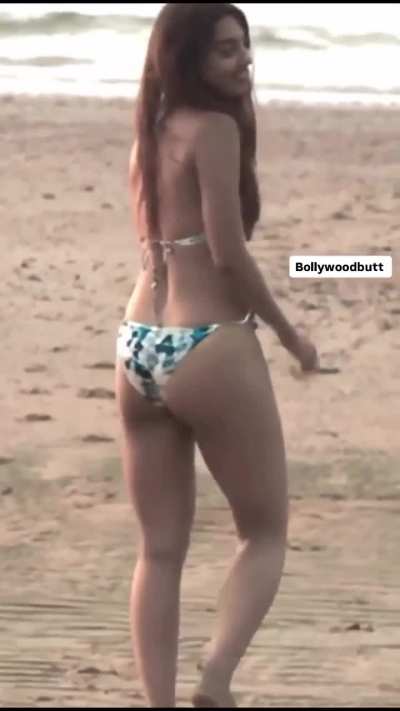 Radhika Apte ki uchalti gaand