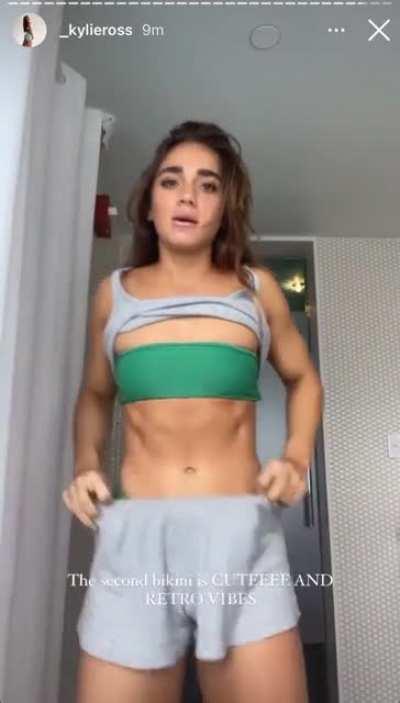 Kylie showing off her “retro” swimsuit