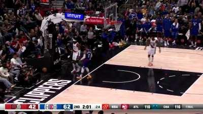 [Highlight] Russell Westbrook cocked it back for his fourth dunk in the first half