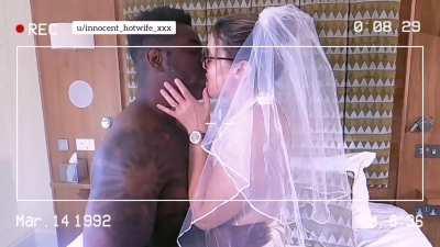 Here CUMS the bride!