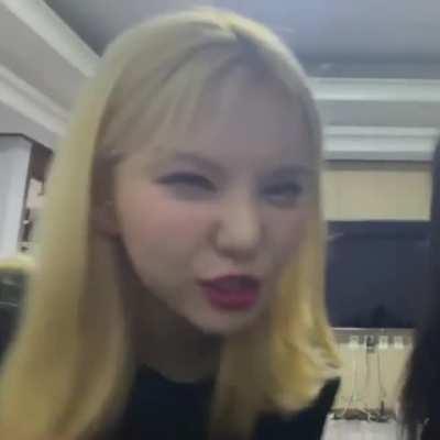 Noooo eunha please stop. 😂