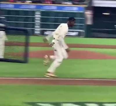 Travis runs like he’s in an anime