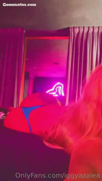 Iggy Azalea has a huge ass