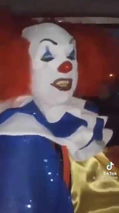 Us in 2.5 years from now still rocking the Mermaid skin when Sym doesn’t get any more legendaries