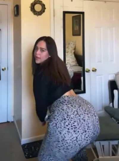 Pretty face, small waist & a big bank