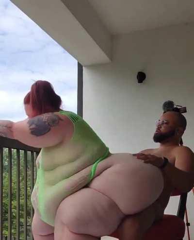 Wow pig is so fat you have a hard time reaching her pussy. God damn she's hot🤤