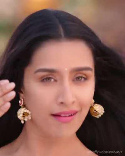 After drooling us over her western bikini looks, Shraddha Kapoor is back again in an desi look, wearing a yellow saree, shaking her tits, navel and her thicc booty to drain out our balls.