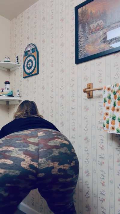 Farting & Twerking is my favorite MILF combo. How bout you?