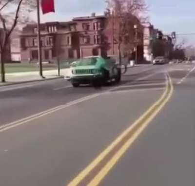 Dude think he's fucking cool while endangering lives