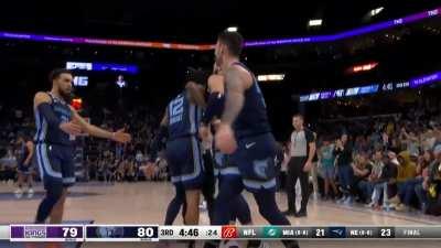 [Highlight] Ja with the no look pass in transition