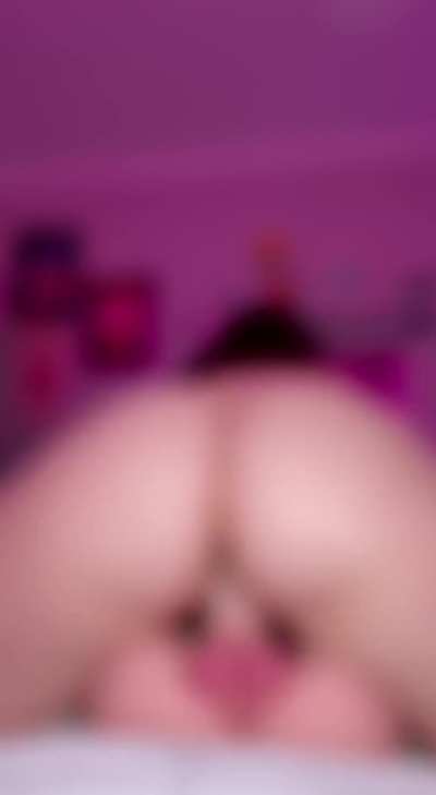 HEY! ⛦ I'm ONLINE!! ᯓ𖤐 hope yu are having an amazing day!! My OnlyFans is only $3 for the next few subs ;) I'll give yu a free dick rating when you subscribe 😜 ( penis pics are welcome here lol ) + a 10 min vid of me in my dorm room ;) Thank u - Ashley Ka