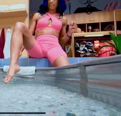 Sasha Banks on cold as balls 😏