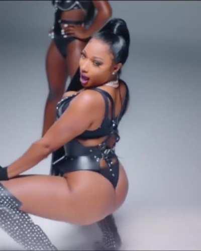 Slo Mo Twerking From New Video