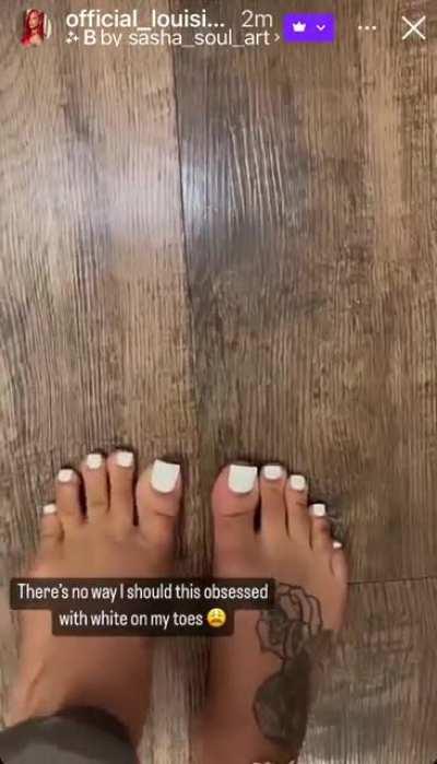 I love sum white toes😍