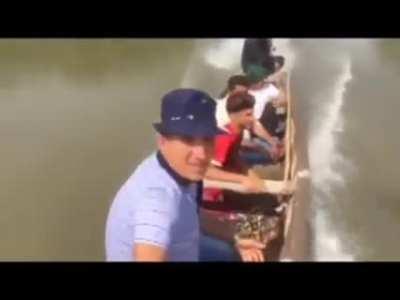 selfie sticks are still a thing?