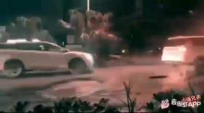 La verdad es que la cancion del pornotentacion lo hace mucho mas divertido