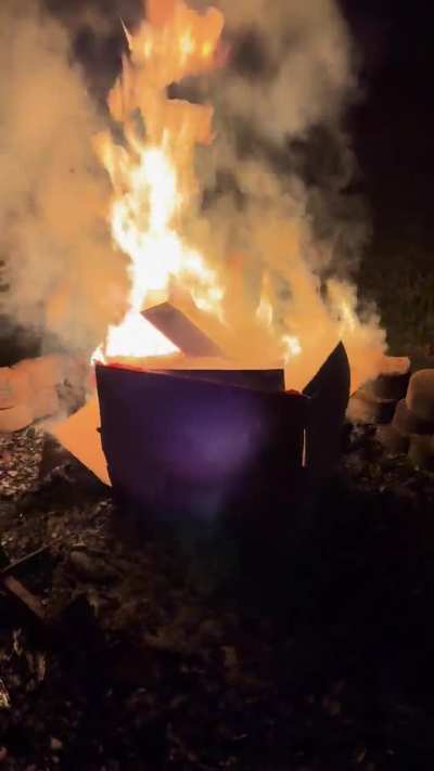 Another nice evening burning boxes, I could watch the fire all night long