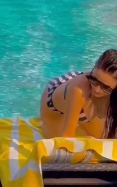 Ameesha patel🥵look at her figure🤤