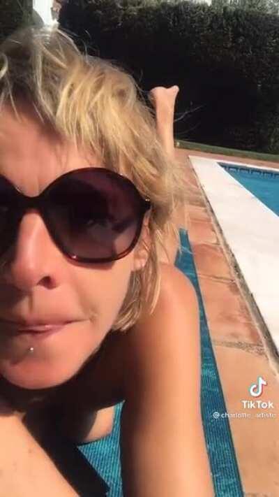 Creo que se le escapo😋