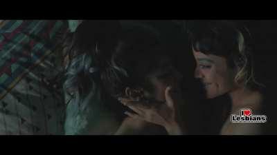 Ingrid Gaigher & Bella Camero (Lov3 - s01e01)