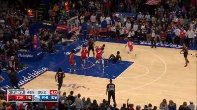 [Highlight] OG Anunoby drives and kicks it to Gary Trent Jr., who drills a tough triple in the clutch. Anunoby then gets a rebound on the other end, brings it up the court and runs almost exactly the same drive and kick play to find VanVleet a triple, who