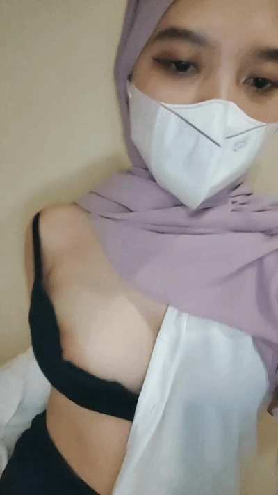 If ur wondering what I do when Im home alone and I'm horny, here u go 🤭❤️For those who were asking in the DMs, My page is in my bio and it's FREE 😉