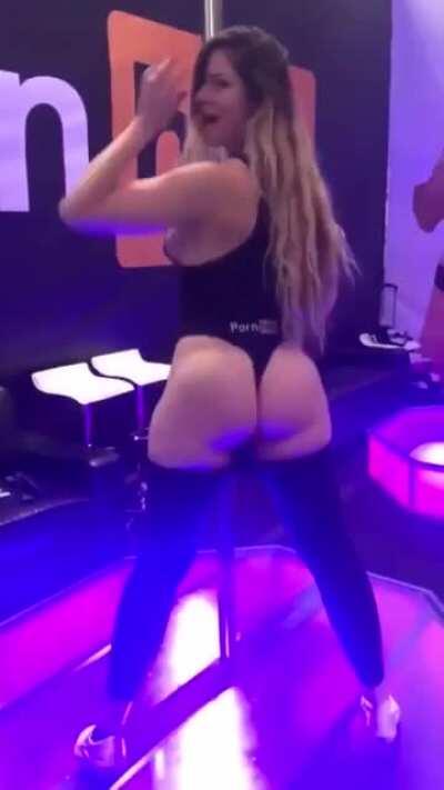 Ashley Alban Shaking Her Amazing Fat Ass