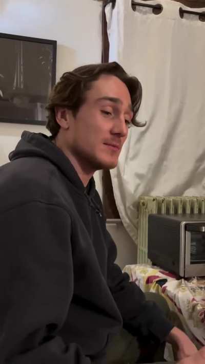 New Year's Eve kiss (credit @wyattknipe on Instagram)