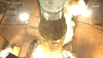 Artemis I finally launches as we take the first steps to sending mankind back onto the moon