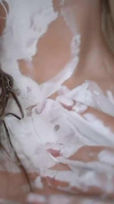 Zu guter Letzt noch ein Reel vom 20.02.22 gedreht von der sehr talentierten Jenloon… Julia kann gute Sachen bringen wenn sie will…