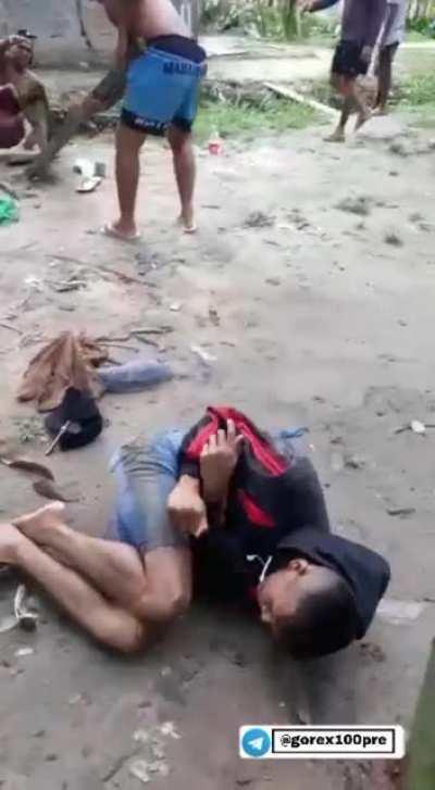 3 bandits who allegedly assaulted an elderly woman get punished by locals.