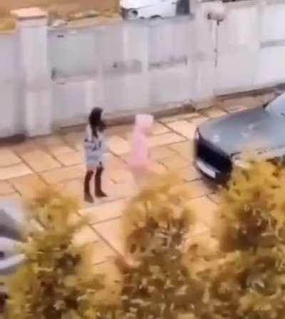 Essas pessoas que fica ostentando nas coisa dos outros