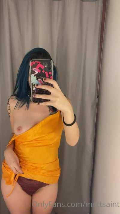 [f] Do you want to fuck me in this store fitting room?