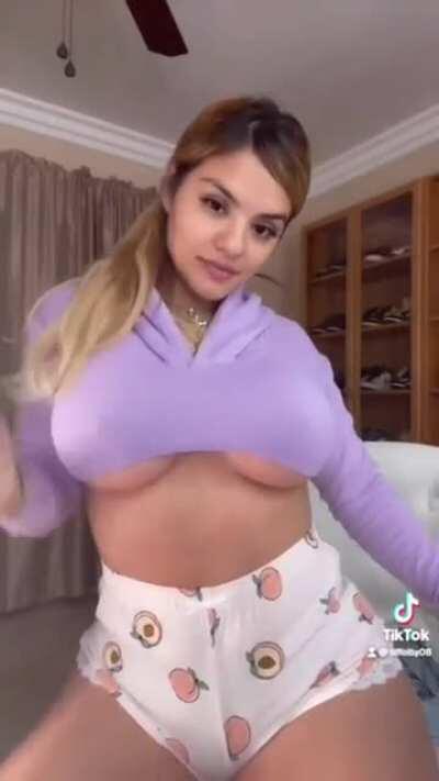 Tiff Villagomez (@tiff08)