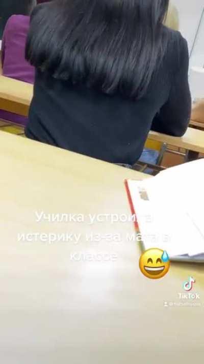 В одной из российских школ училка дико бомбанула из-за того, что услышала, как в сериале Пушкин матерится