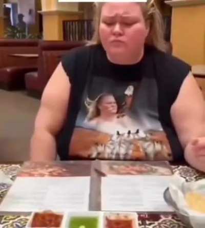 Roach stood no chance.. He would either be dead or be food.. He was titslammed to death! 👀