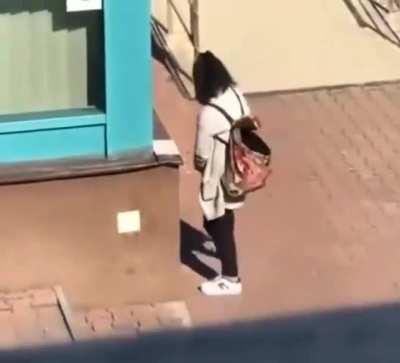 Sıcak havadan dolayı kaşıntı yapmış