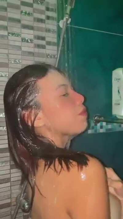 Emily Calderón 🥵