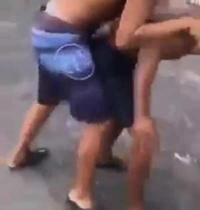 Tu tem 15 m pra parar com essa brincadeira gostosa aí