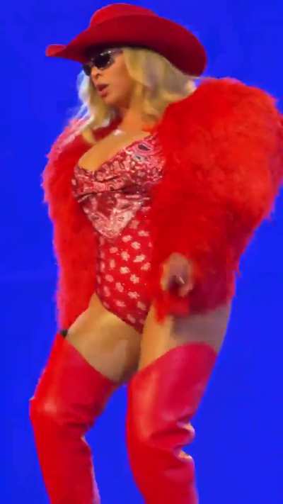 MILF and GILF lover here ready to trib with my BBC for a feed (preferably on disc). DM with ASL and pics of celebs you want done!