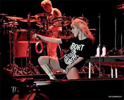 Hayley Williams performing 👀