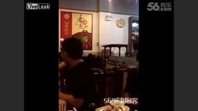 Man fending off 5 women from bullying a girl