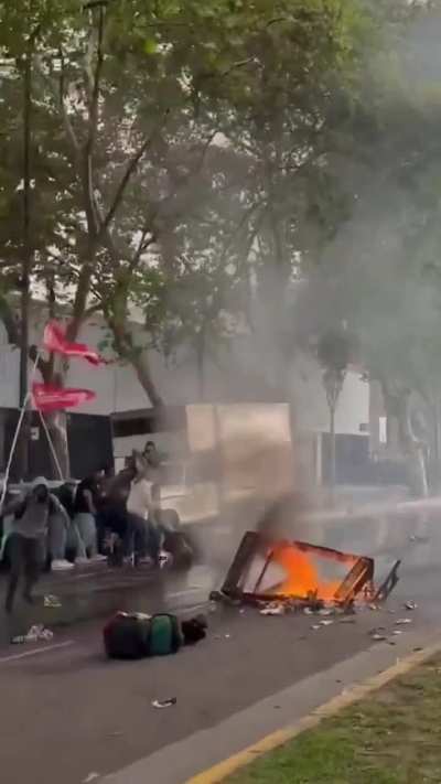 Momento en el que el fotógrafo Pablo Grillo recibe el balazo de goma